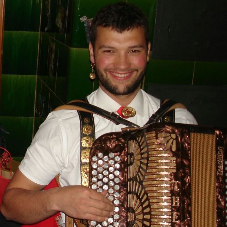 Manuel Knechtle spielt Akkordeon